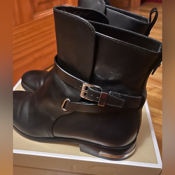 Michael Kors booties - Picture 2 of 4